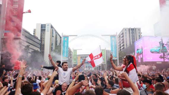Hooligans alla finale Euro 2020 di Wembley: l'Uefa apre un'indagine
