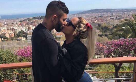 Gabriel Barbosa, vacanza d'amore a Barcellona da Rafaella Neymar: baci e cuori, c'è del tenero