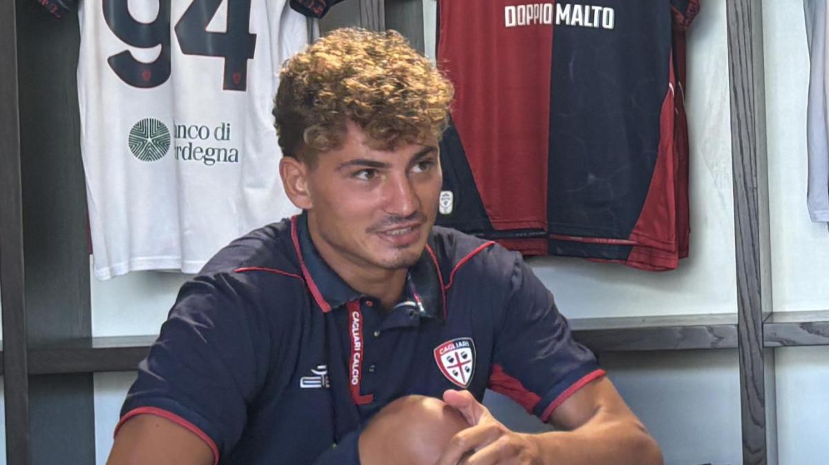 Sebastiano Esposito: "Cagliari scelta semplice, qui un attaccamento alla maglia che ho sempre cercato"