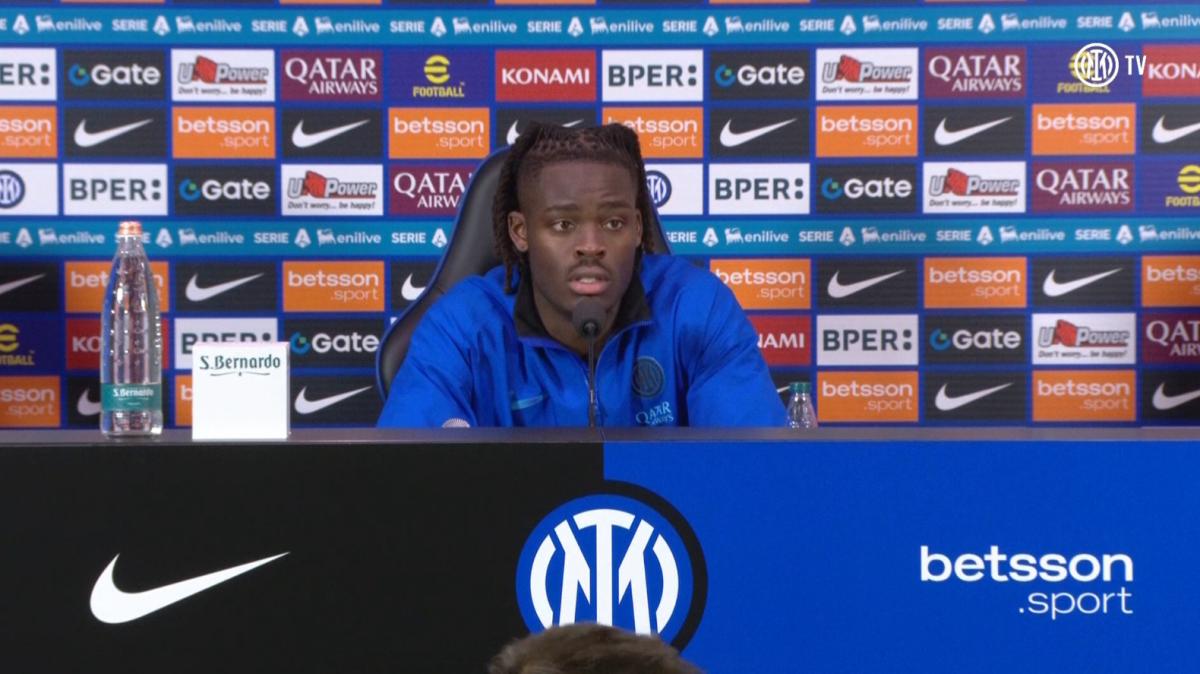 Bisseck in conferenza: "Akanji un fuoriclasse, Chivu mi ha dato fiducia. La caviglia fasciata? Non è niente, solo precauzione"