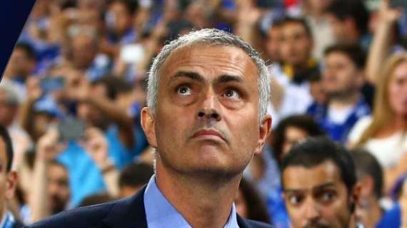 United, mai così male negli ultimi 20 anni. I tifosi: "Via Mourinho". Lui intanto recrimina