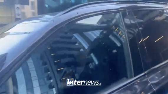 VIDEO - Inter, terminato dopo due ore l'incontro tra Chivu e la dirigenza: il tecnico ha lasciato la sede del club 