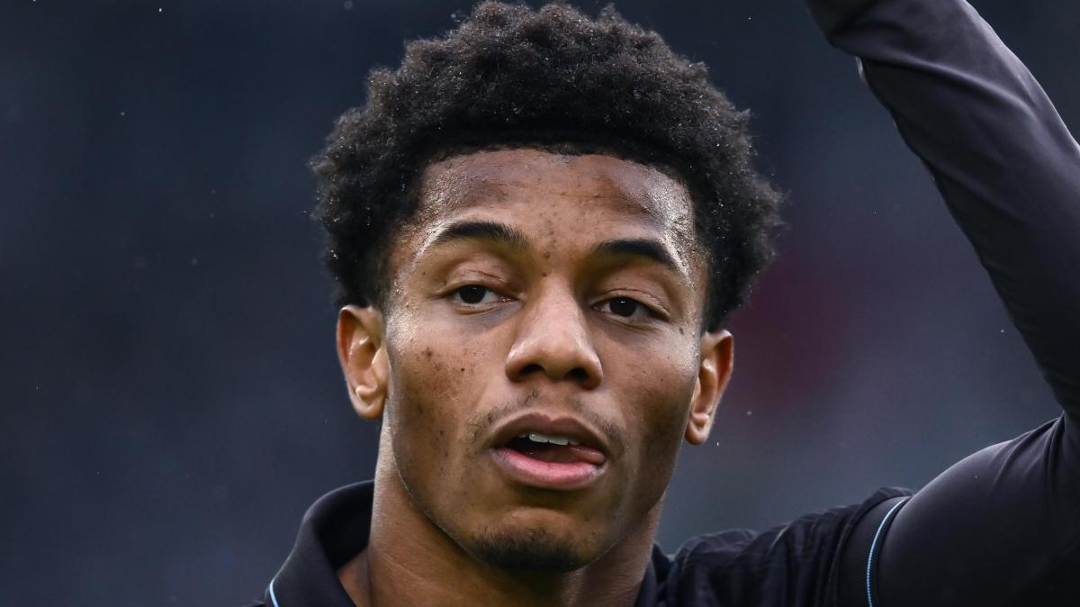 Napoli, perfettamente riuscito l'intervento alla caviglia di Neres. Elongazione al bicipite per Milinkovic. Il punto