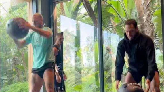 FOTO - Corse e palestra: Calhanoglu e Arnautovic si allenano insieme in vacanza