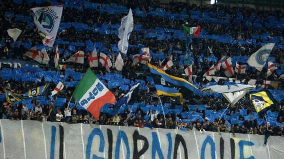 Napoli, sfida a colpi di cori davanti all'hotel dell'Inter