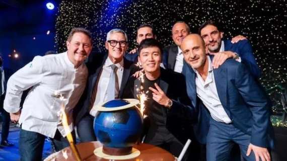 Zhang, la festa sui social: foto con torta di compleanno e dirigenza dell'Inter