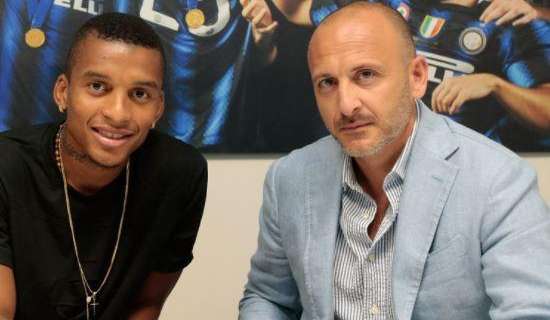 Inter, dalle visite alla firma fino alla sfilata nella sala trofei: clip di benventuo per Dalbert Henrique