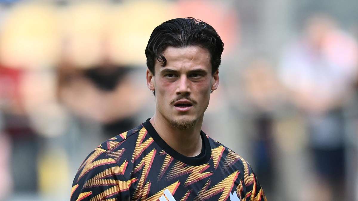 Svilar: "Esordio con Mourinho, poi De Rossi ha mantenuto la parola. Io il migliore in A? Non ci penso"