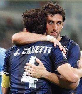 L'omaggio di Milito a Zanetti: "Con questa maglia..."