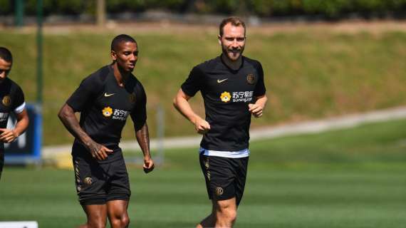 Ashley Young riaccoglie Eriksen: "Mio fratello è tornato in campo, che amico incredibile"