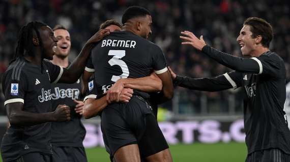 La Juve vince a modo suo: 2-1 sul Cagliari dopo tanta sofferenza. Vetta momentanea