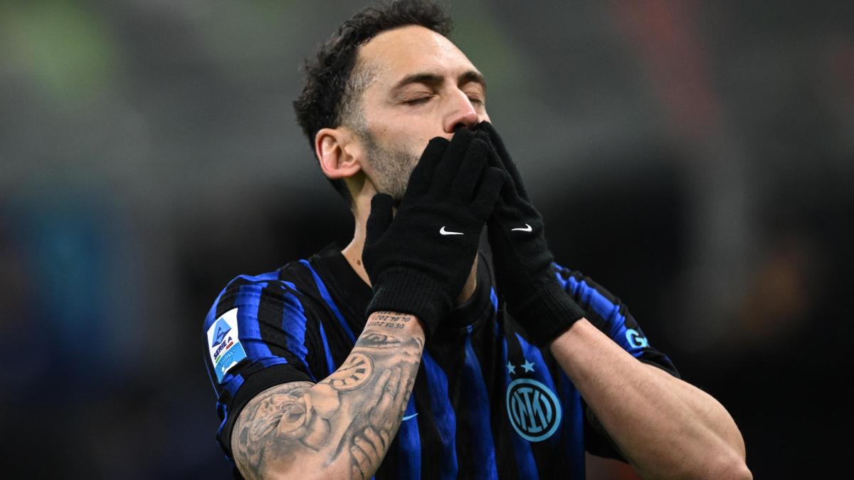 Sky - Inter al lavoro, tutti in gruppo tranne Lautaro. Calhanoglu punta la convocazione contro il Genoa