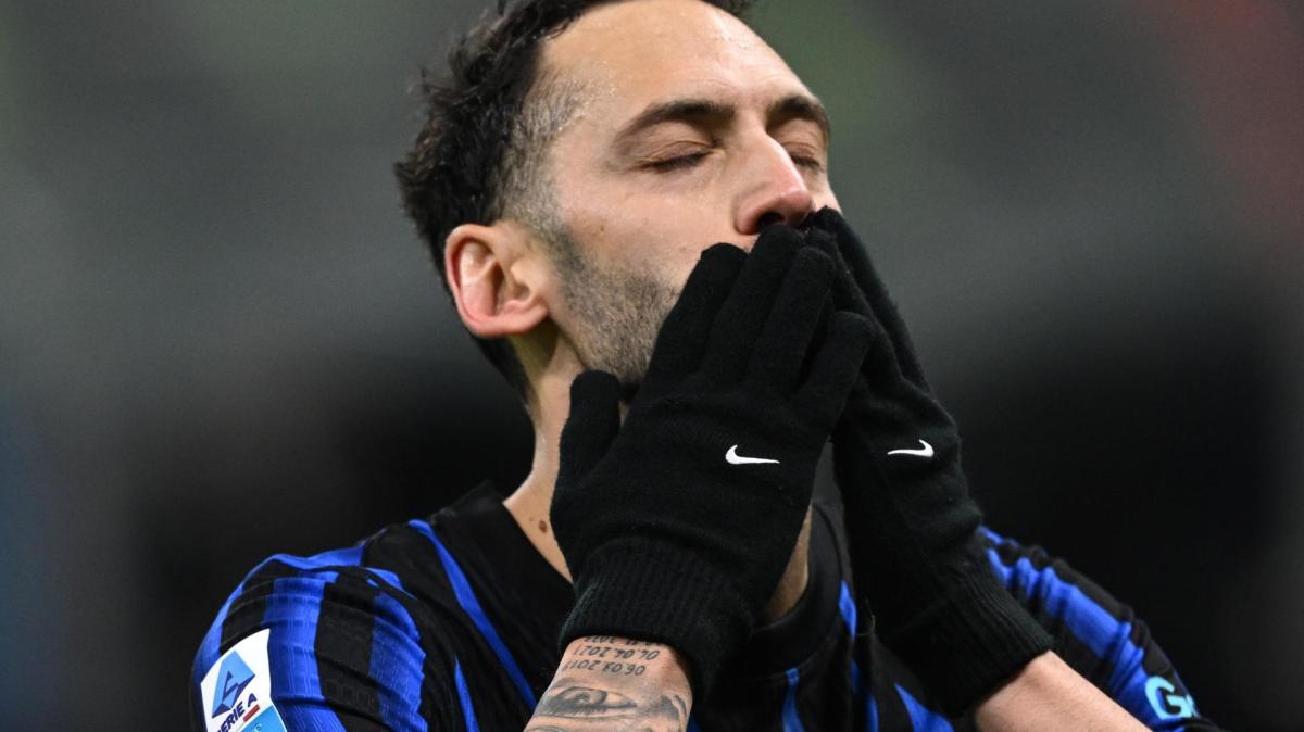 Calhanoglu, destino ancora da definire. Ma l'Inter ha le idee chiare per lui così come per Stankovic