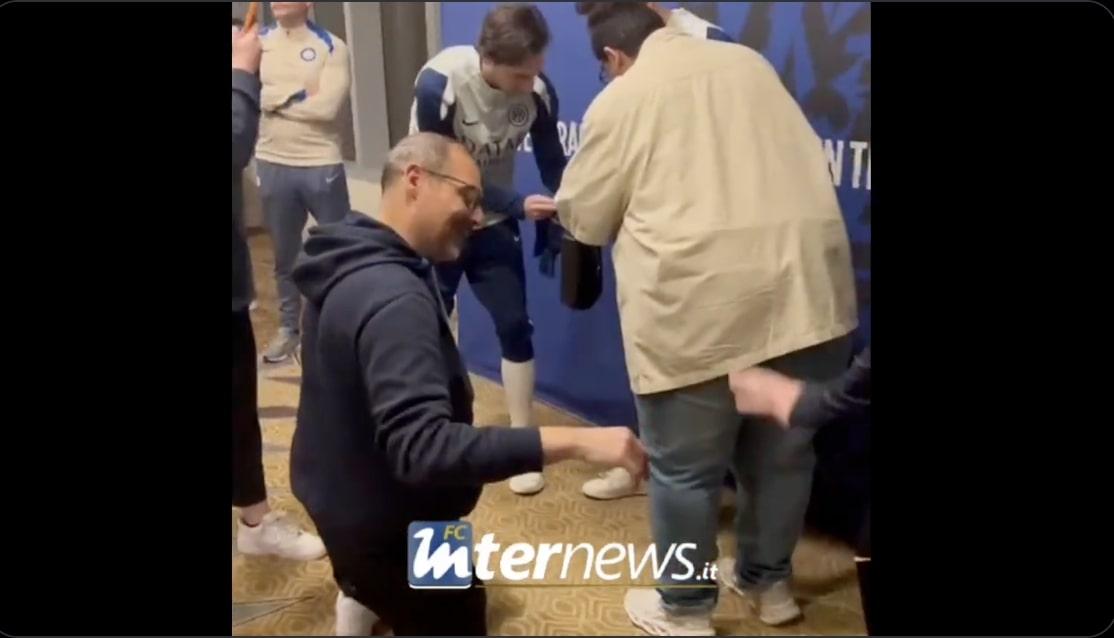 VIDEO FcIN - Zielinski, Calhanoglu e Darmian: autografi e sorrisi con i tifosi nerazzurri a Riad