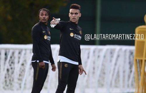 Verso Torino-Inter, Lazaro con Lautaro: "Guarda, sabato sta arrivando"