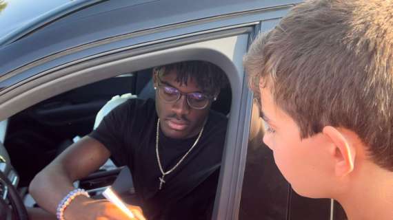 VIDEO - L'arrivo dei nerazzurri ad Appiano: Frattesi emozionato, c'è anche Onana