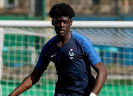 UFFICIALE - Inter, depositato il contratto del 2002 Kinkoue