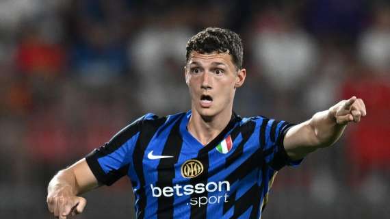 Pavard e Dumfries, danza a ritmo di spalla in panchina: il curioso video-social pubblicato dall'Inter