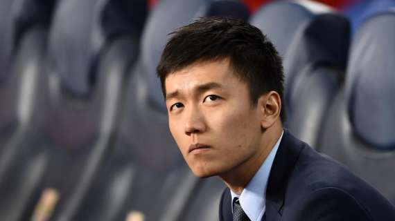 I tifosi dedicano uno striscione a Steven Zhang: "Ama l'Inter come noi"