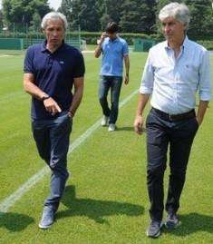 Baresi parla con Gasperini, alle loro spalle Bernazzani