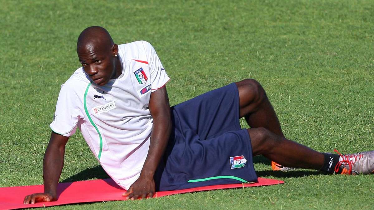 Balotelli, terminato l'intervento. Il medico ci dice...