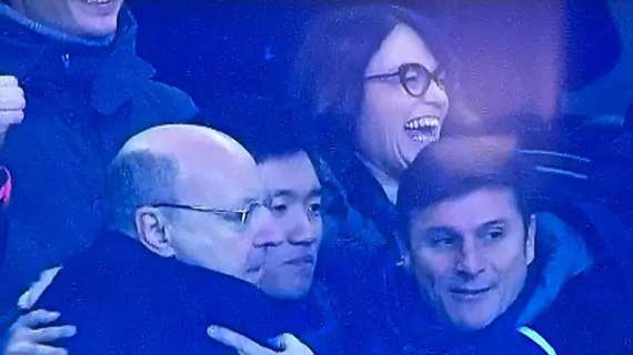 FOTO - Marotta, abbraccio con Zhang e Zanetti dopo il gol di Icardi