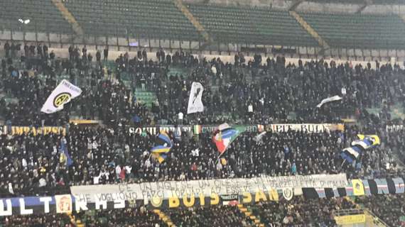 Curva Nord, contestazione ma anche cori a favore