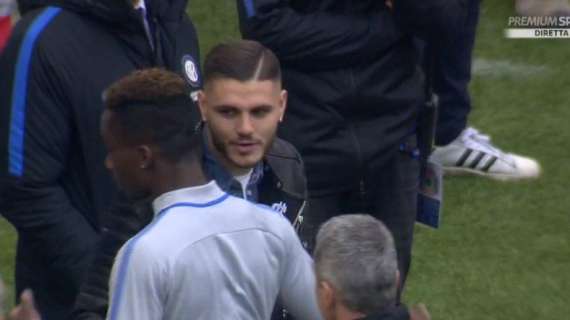 Inter-Bologna, Mauro Icardi a bordocampo prima del fischio d'inizio per caricare i compagni 