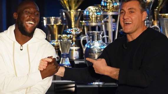 Vieri incorona Lukaku: "E' il centravanti più forte al mondo, una belva. Ora è meglio di Lewandowski, Kane e Suarez"