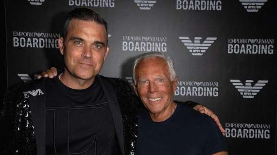 Robbie Williams canta per Giorgio Armani. E omaggia Mauro Icardi