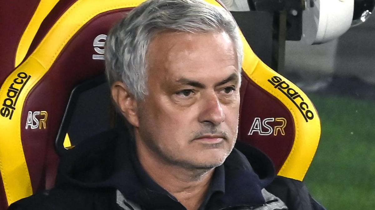 Mourinho: "Scudetto, Inter e Napoli hanno un superpotenziale ma il Milan ha Allegri. Roma? Andrei al Circo Massimo"