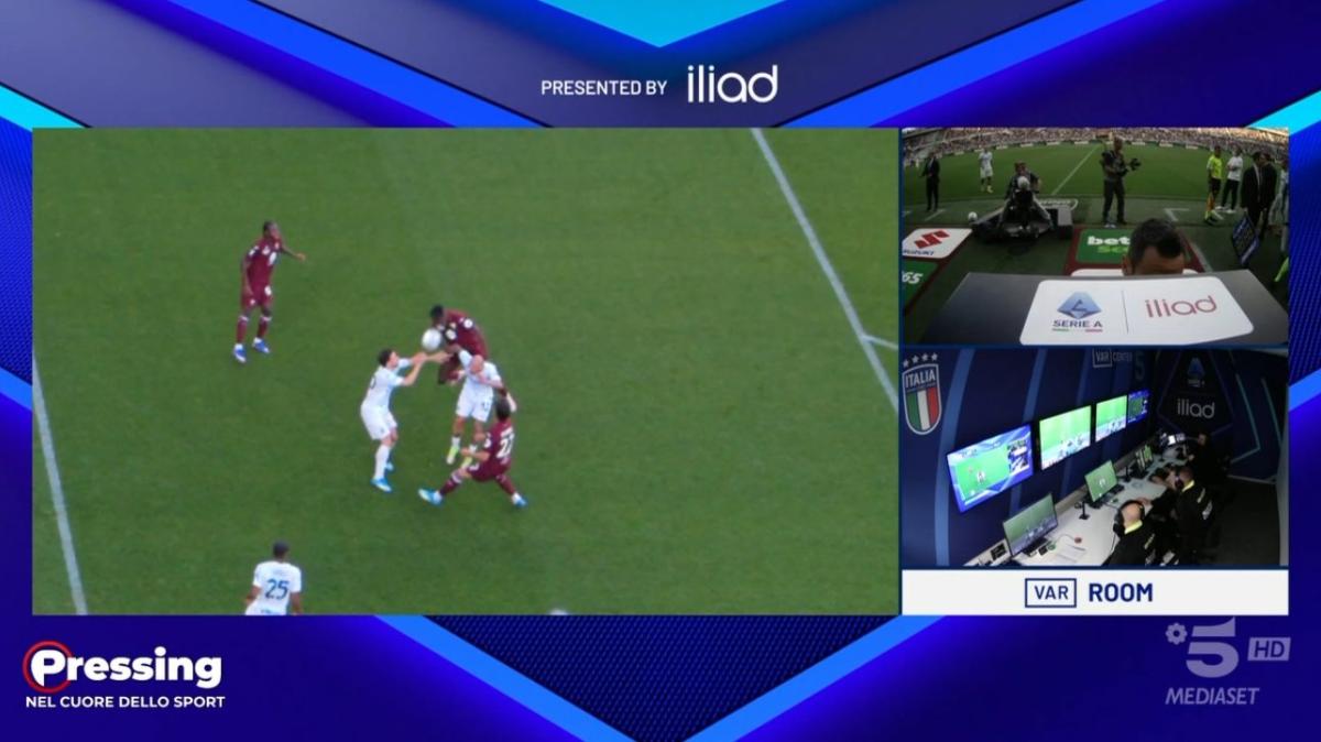 Rigore per il Torino, Cesari: "Quello di Carlos un gesto per proteggersi"