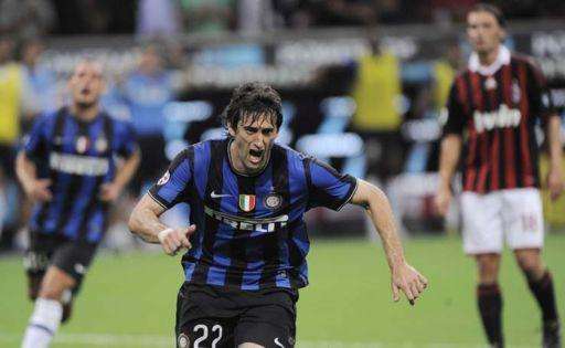 L&#039;esultanza di Milito nel derby di andata