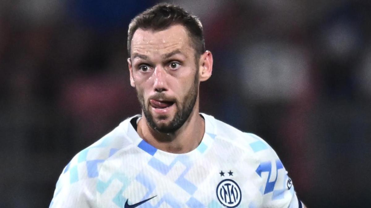 De Vrij fuori dalla Nazionale, Van Hanegem critico: "È stato il miglior giocatore degli Europei"