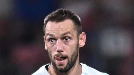 Paesi Bassi, male De Vrij mentre Timber fa faville. Kraay: "Penso diventerà lui il partner di Van Dijk"