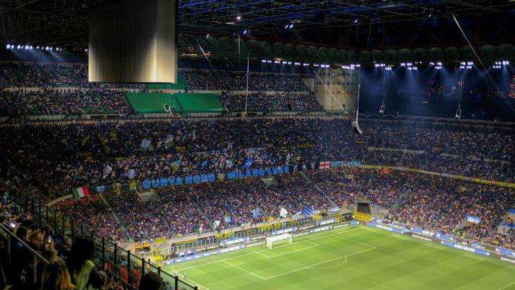 Milan e Inter a un mese dal derby della Madonnina