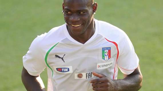 VIDEO - Balotelli fa volare il City: guarda il gol