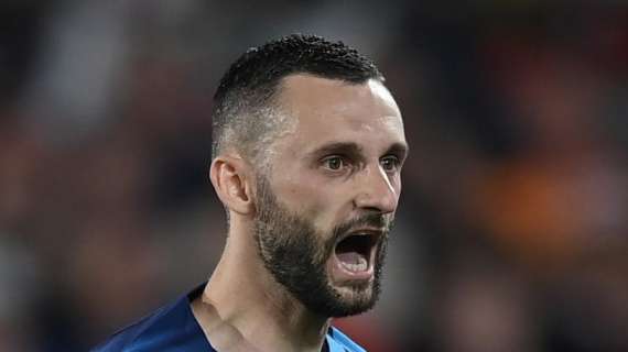 VIDEO - Pari in casa per l'Al-Nassr: Brozovic sostituito, gesto plateale verso l'allenatore