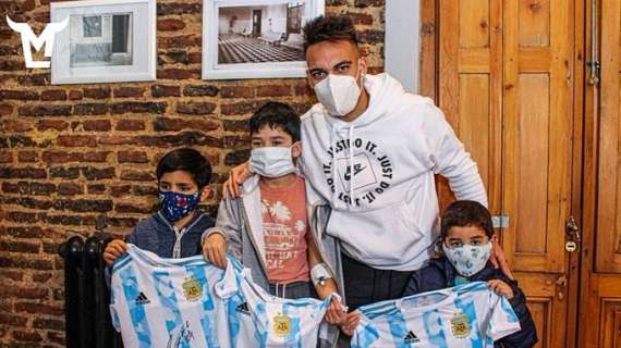 Lautaro cuore d'oro: magliette ai bambini ricoverati in ospedale a Bahia Blanca