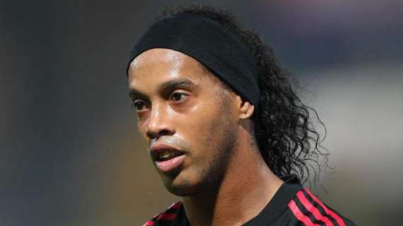 VIDEO - Ronaldinho segna un gol pazzesco e piange