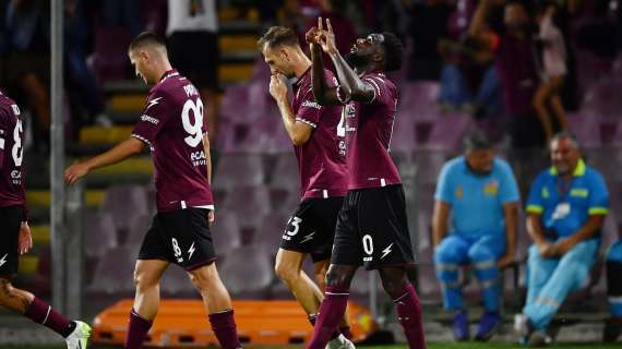 VIDEO - Dia risponde a Luvumbo e Viola, tra Salernitana e Cagliari finisce 2-2: la sintesi del match