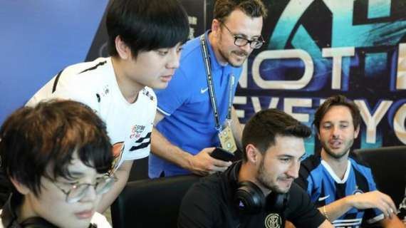 Politano si cimenta negli e-sports in compagnia del team Suning