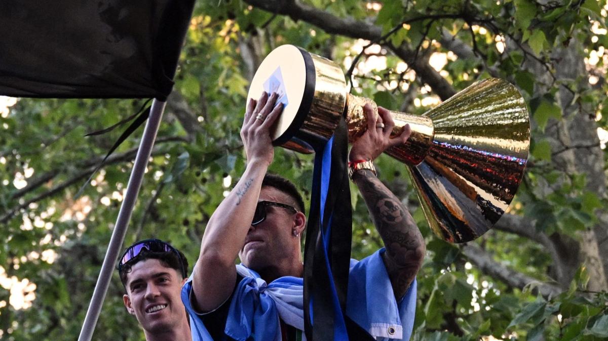 VIDEO - L’Inter si allena all’Arena Civica: l’ingresso con le Coppe, i gol di Lauti e Pio