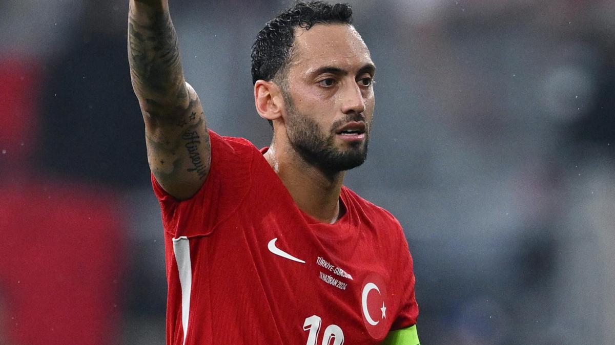 Playoff Mondiale, le formazioni ufficiali di Turchia-Romania: Calhanoglu parte regolarmente dal via 
