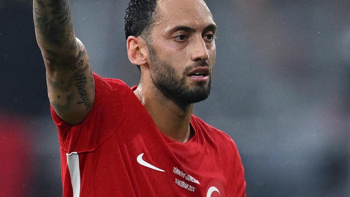 Oscar dello Sport in Turchia, Calhanoglu miglior giocatore: "Significa molto per me. Obiettivo Mondiale"