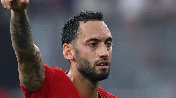 Calhanoglu: "Sto meglio, spero di giocare con l'Islanda. Un onore la candidatura al Pallone d'oro"