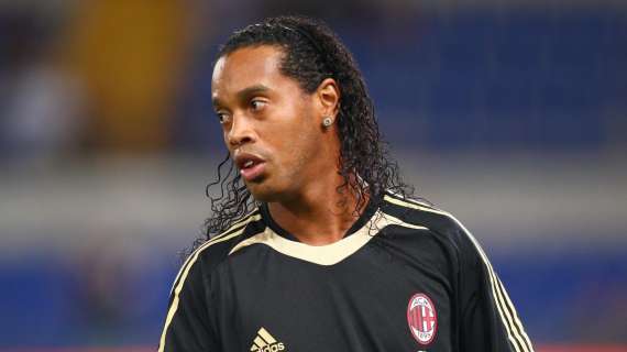 Ronaldinho: "Sono felice di vedere il Milan tornato in alto. Tutti mi parlano ancora del mio gol nel derby"