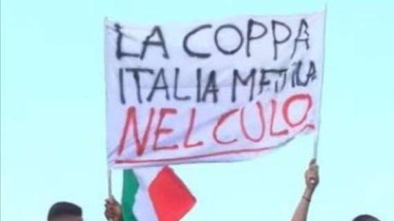Striscione anti-Inter sul pullman del Milan, la Procura FIGC apre un'inchiesta