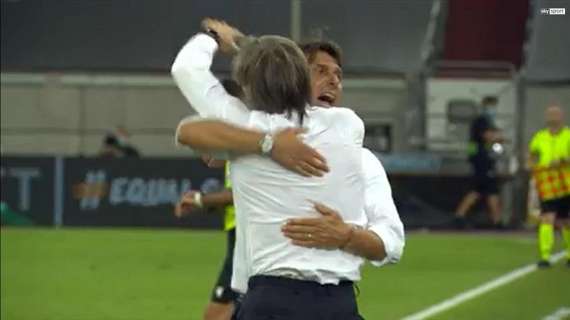 TS - Conte come Mourinho: l'abbraccio a Oriali ricorda Barcellona 2010