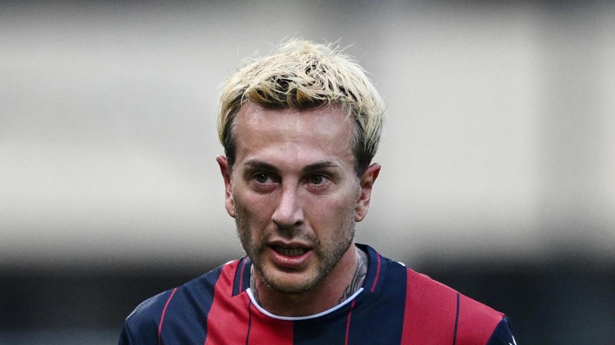 Bologna, Bernardeschi sostituito per un trauma alla clavicola sinistra: la nota del club